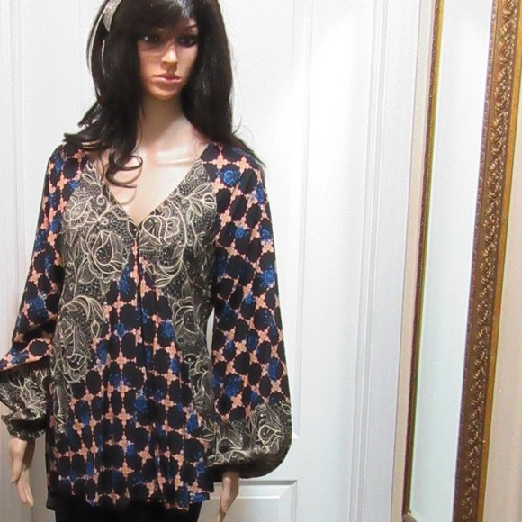 New L/ S Ladies Blouse Look no buttons M & L - Picture 3 of 15